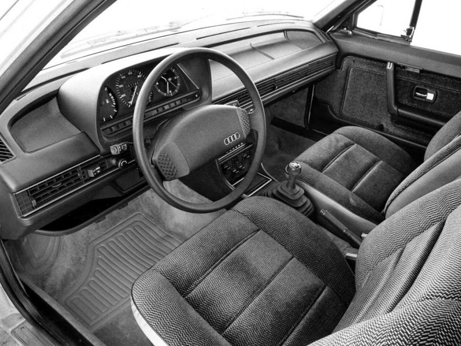 Интерьер Audi 5000 Diesel (43) 1980 года  (фото 3 из 3)